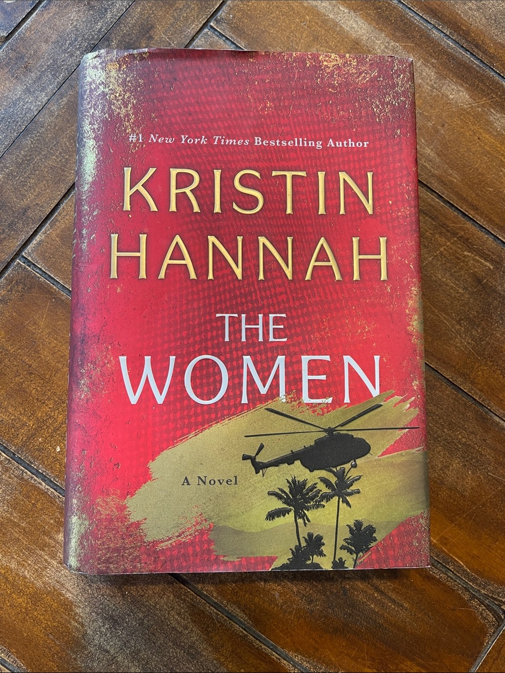 Kristin Hannah - The Women (Red & Gold Hardcover)